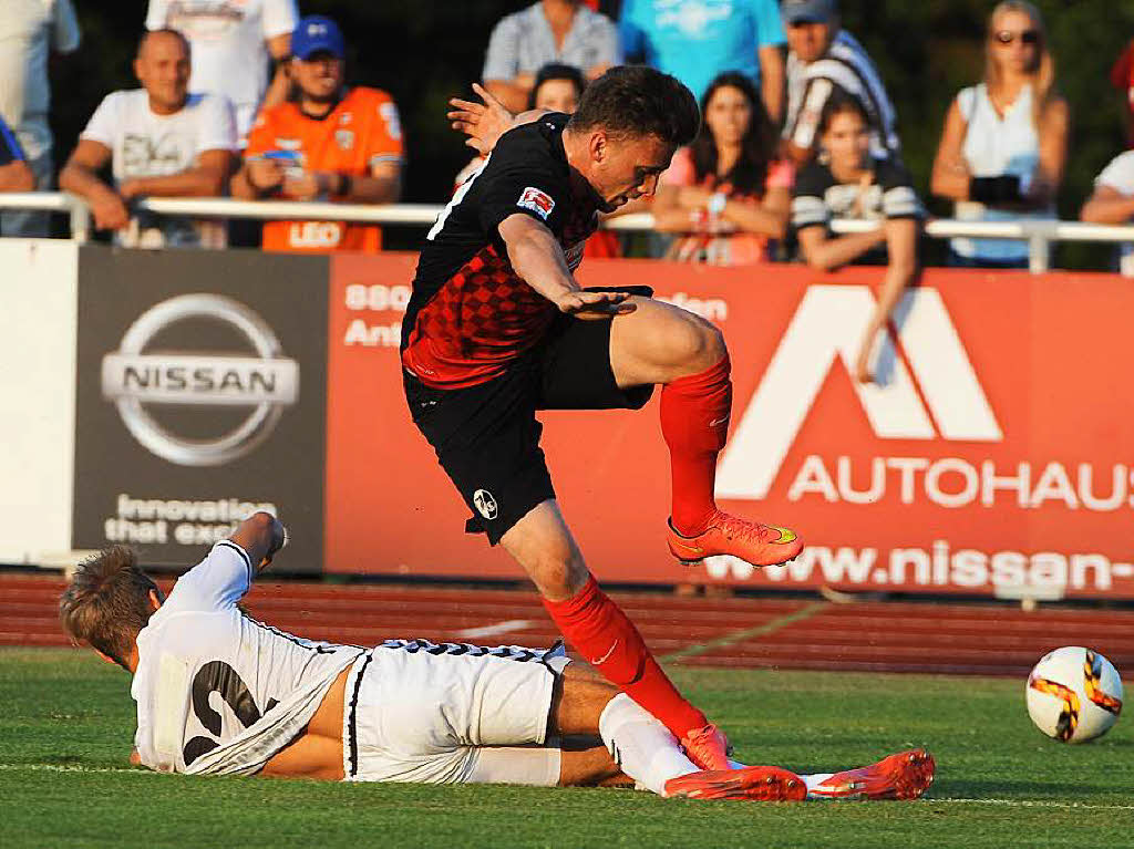 SC Freiburg spielt im Testspiel in Friedrichshafen 0:0 gegen den FC St. Pauli.