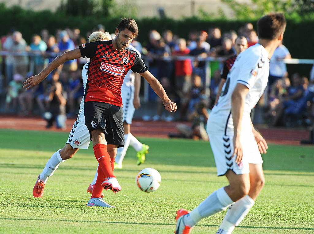 SC Freiburg spielt im Testspiel in Friedrichshafen 0:0 gegen den FC St. Pauli.