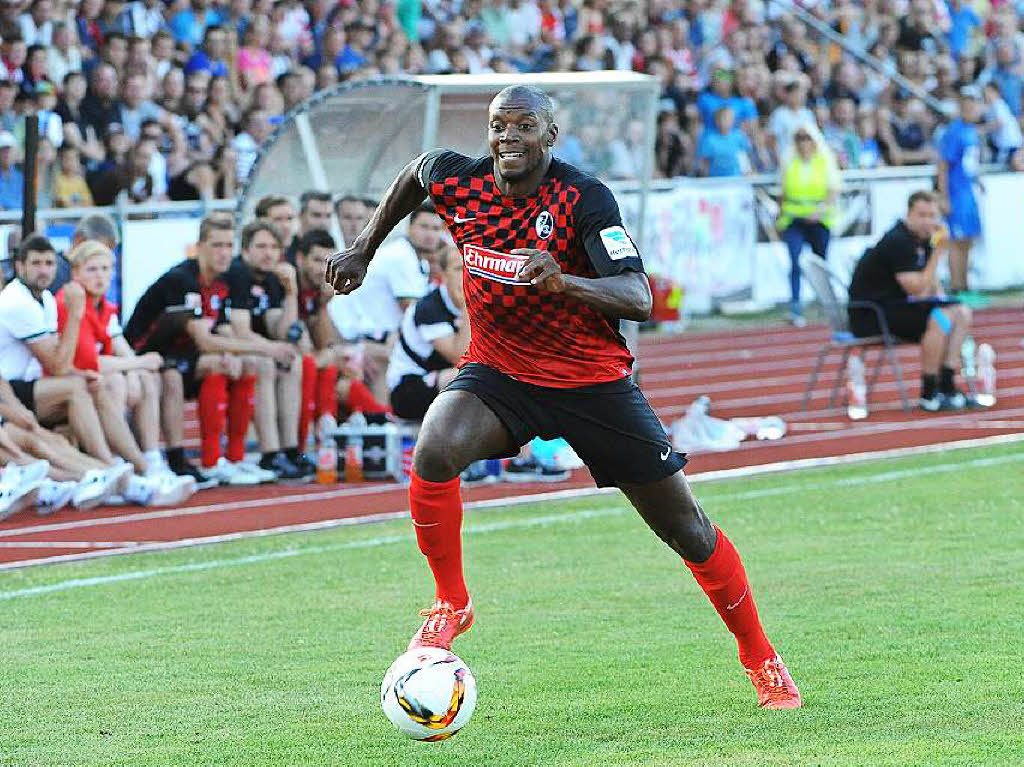 SC Freiburg spielt im Testspiel in Friedrichshafen 0:0 gegen den FC St. Pauli.