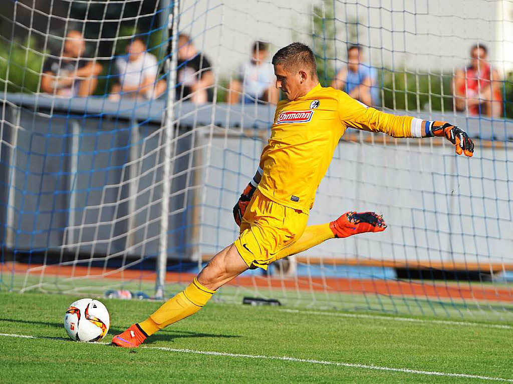 SC Freiburg spielt im Testspiel in Friedrichshafen 0:0 gegen den FC St. Pauli.