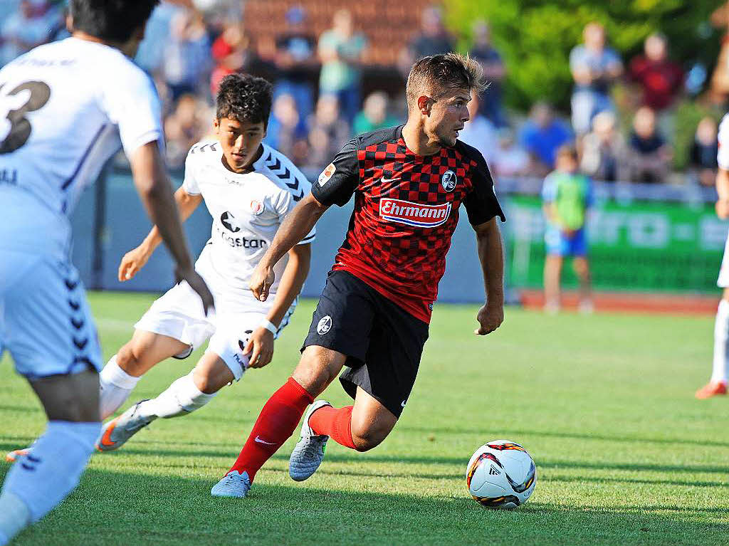 SC Freiburg spielt im Testspiel in Friedrichshafen 0:0 gegen den FC St. Pauli.