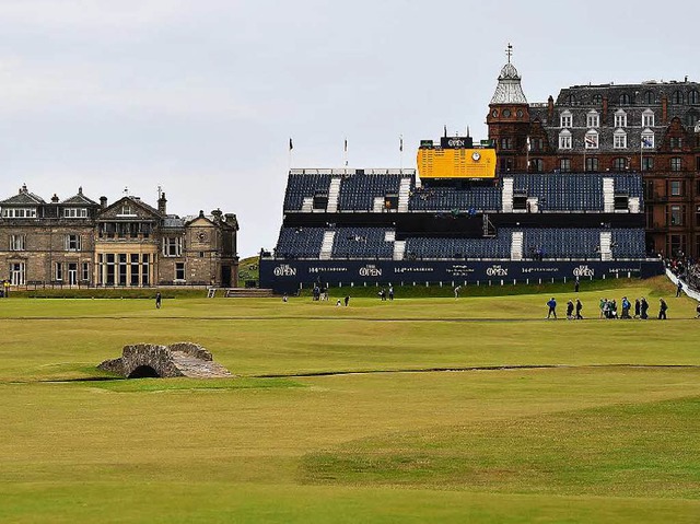 Traditionelles Golf-Gelnde mit pittor...Course von St. Andrews in Schottland.   | Foto: afp