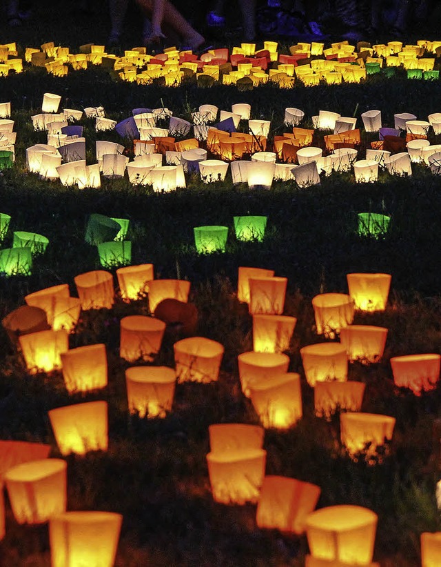 Buntes Lichtermeer: Im Kurpark in Bad ...gen wird es am Wochenende romantisch.   | Foto: A.  Huber