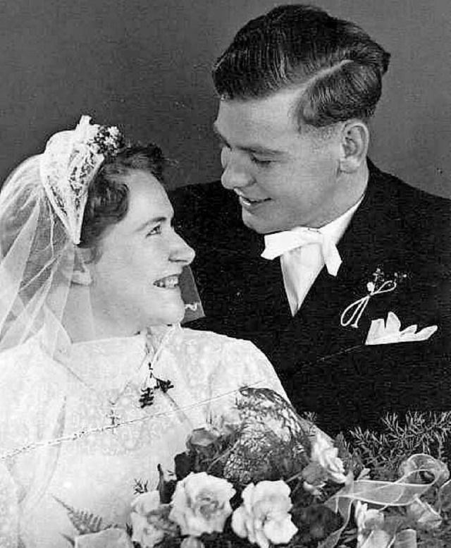 Marianne und Rudolf Gpfrich bei ihrer Hochzeit vor 60 Jahren und heute.   | Foto: Fotos: privat/Timm