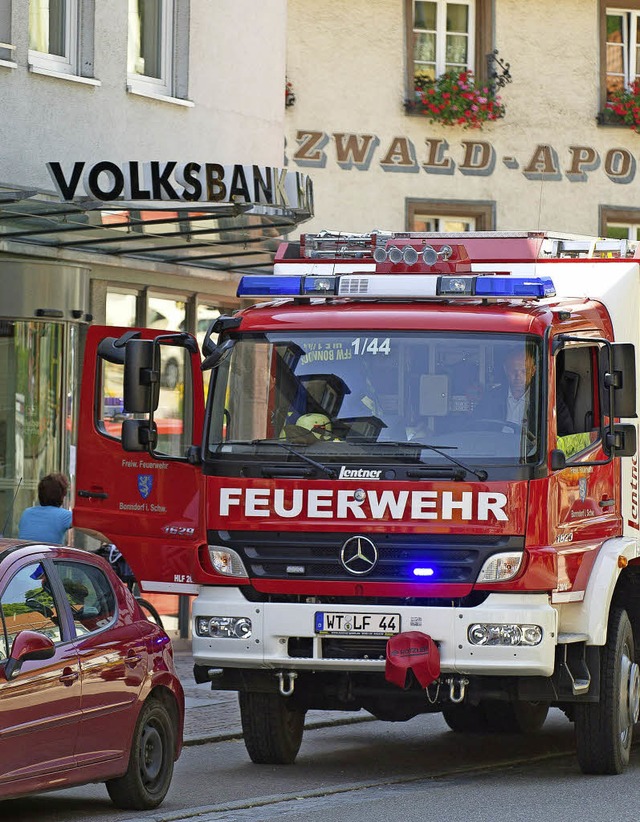 Die Feuerwehr musste einen Mann aus ei...Stromausfalls  stecken geblieben war.   | Foto: Wolfgang Scheu