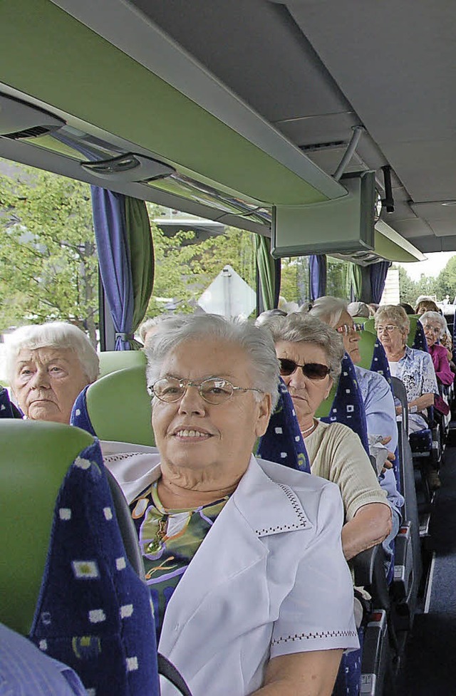 Die von OB Dietz gefhrten Stadtrundfa...Highlights der Senioren-Sommeraktion.   | Foto: FREY