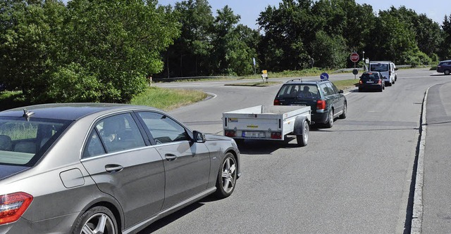 Die Verkehrssituation an der Einmndun...e in die Bundesstrae B 34 in Herten   | Foto: Heinz Vollmar