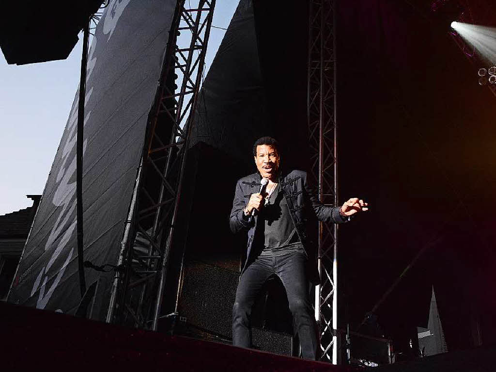 Unbeschwerte Sommerparty mit Lionel Richie beim Stimmen-Festival in Lrrach.