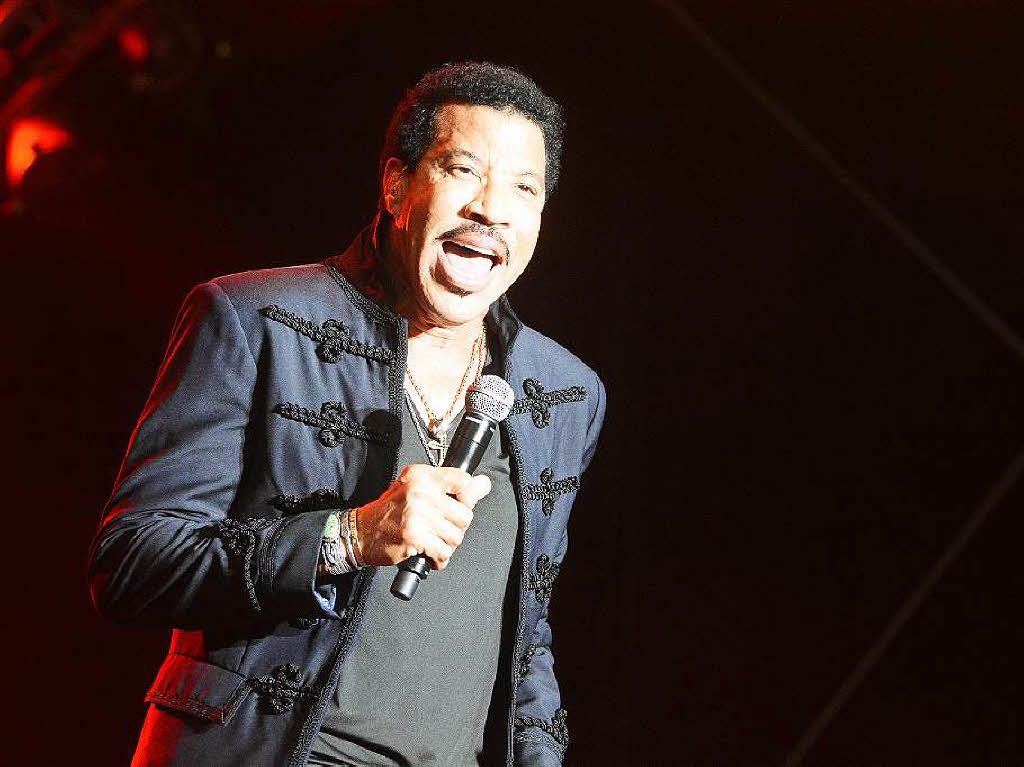 Unbeschwerte Sommerparty mit Lionel Richie beim Stimmen-Festival in Lrrach.