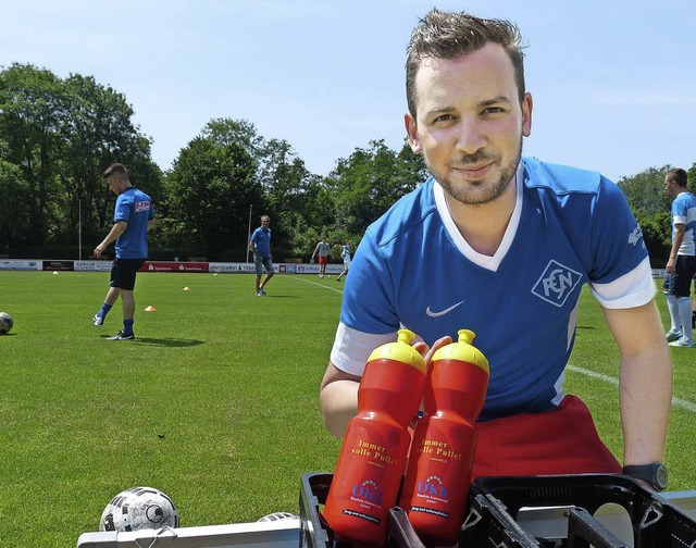 Der Griff zur (Wasser-)Flasche ist fr...er  vor und nach den Spielen Pflicht.   | Foto: bachmann