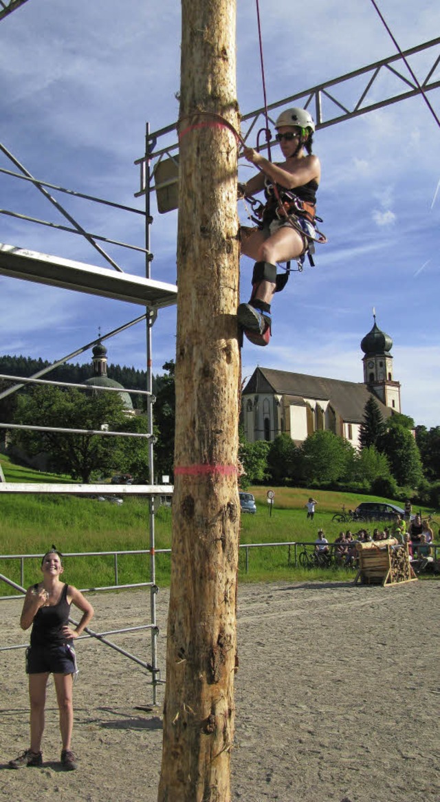 Mit Steigeisen hinauf auf sechs Meter ...11; auch fr dieses Schwarzwaldmdel.   | Foto: M. Lange