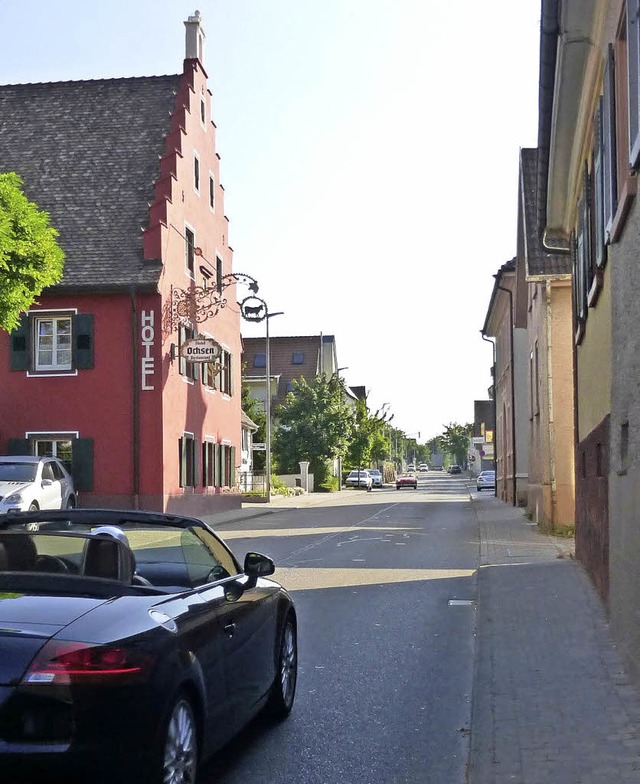 Vor dem Gasthaus Ochsen soll es fr Autos knftig enger werden.  | Foto: Andrea Gallien