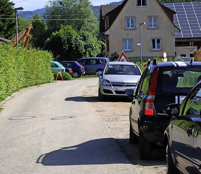 Aufs Falsche luft aus Sicht von Lange...fr die Strae Am Kindergarten hinaus.  | Foto: Steinfelder