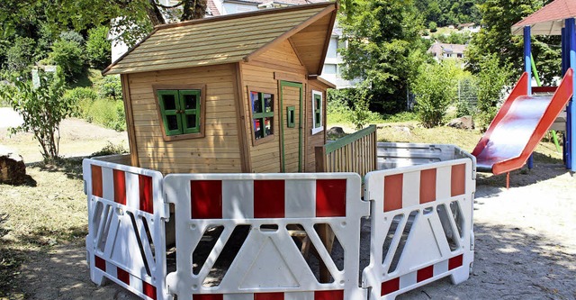 Nicht geeignet fr einen ffentlichen ...ck-Spielplatz aufgestellte Spielhaus.   | Foto: Jacob