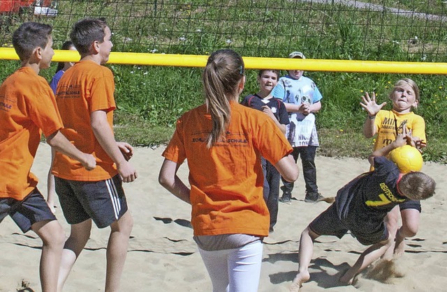 Auch das Beachvolleyballfeld wurde rege genutzt.  | Foto: Chris Seifried