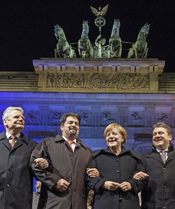 Schulterschluss gegen  islamistischen ...n  Merkel und SPD-Chef  Gabriel unter.  | Foto: dpa