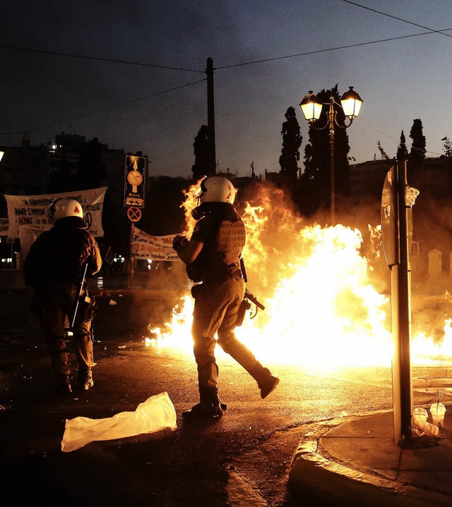 Erstmals protestierten griechische Linke gegen Syriza.  | Foto: dpa