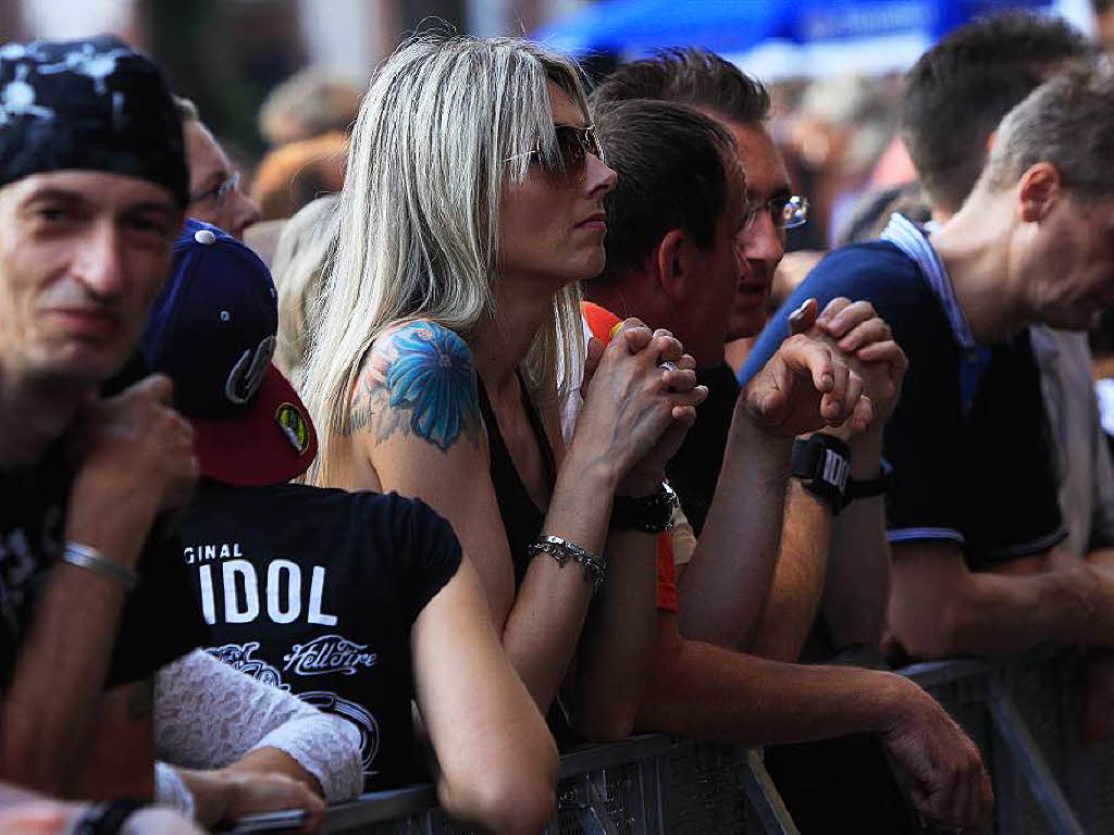 Rebel Yell auf dem Schlossplatz: Fotos vom Billy-Idol-Konzert in Emmendingen