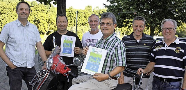 SVE- und EBG-Vertreter freuen sich auf...t die Vorstellung der SVE-Mannschaft.   | Foto: Stnder