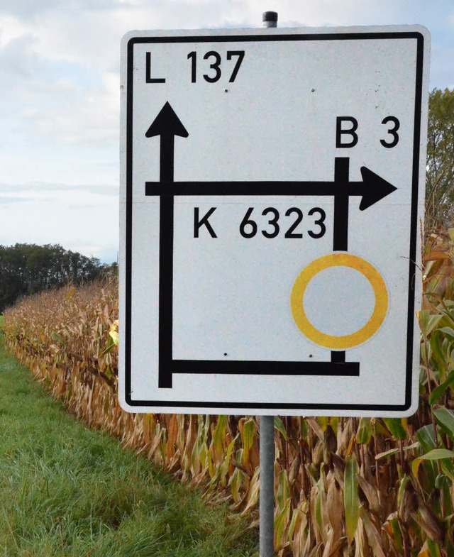 Seit elf Jahren steht  das Schild an d... verboten&#8220; schon verblasst ist.   | Foto: Langelott