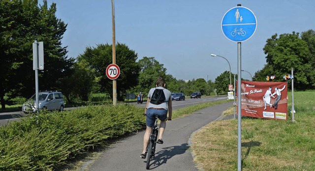 Ein gemeinsamer Fugnger- und Radweg ...r Fahrradfahrer benutzungspflichtig.   | Foto: Martina Weber-Kroker