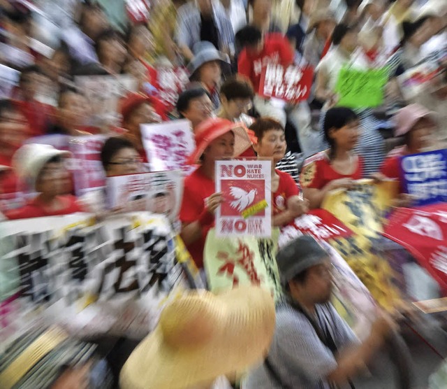 Massenprotest in Japan gegen die Verfassungsnderung   | Foto: AFP