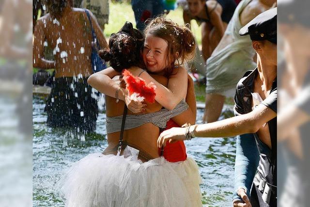 Christopher Street Day: Hunderte feiern bei Parade in Freiburg