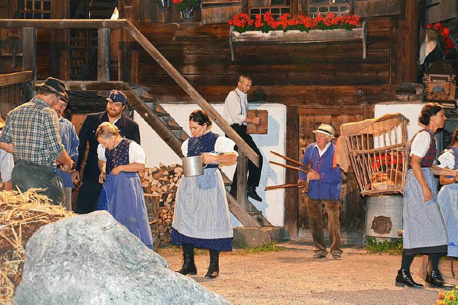 Szenen aus derPremiere der Jostäler Freilichtspiele mit dem Stück "Die arme Theresia - Eine Hinterzartnere Bäuerin kämpft um ihren Hof". Weitere Aufführungen 25. und 26. Juli, 1. und 2. August sowie 8. und 9. August. <?ZP?> (Foto: Alexandra Wehrle) Szenen aus derPremiere der Jostäler Freilichtspiele mit dem Stück "Die arme Theresia - Eine Hinterzartnere Bäuerin kämpft um ihren Hof". Weitere Aufführungen 25. und 26. Juli, 1. und 2. August sowie 8. und 9. August. <?ZP?> (Foto: Alexandra Wehrle)