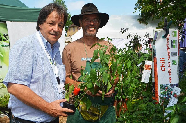 Dieter  Maier (links) mit Bio-Grtner Christian Herb  | Foto: Maja Tolsdorf