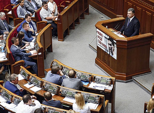 Petro Poroschenko warb fr die Reform.  | Foto: dpa