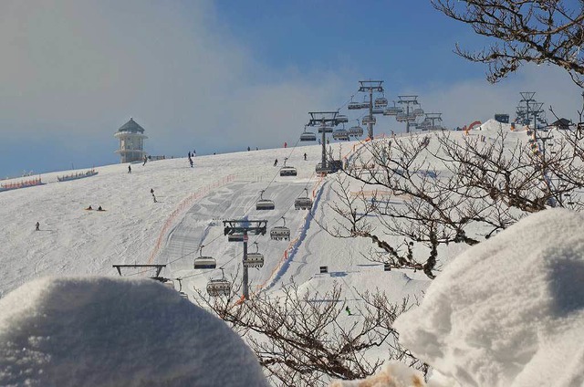 Der Skiclub kritisiert, dass Hochschwa...uf den Pisten um den Feldberg fahren.   | Foto: Ralf Morys