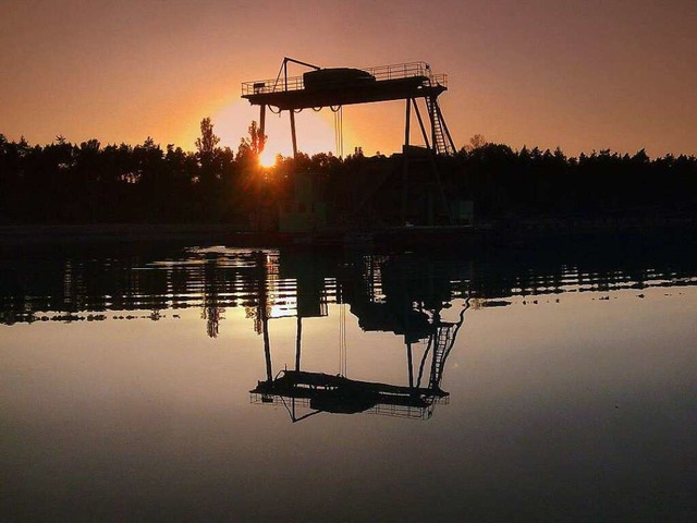 Der Hartheimer Baggersee in der Abends...er Mann hat sich dort schwer verletzt.  | Foto: Markus Donner