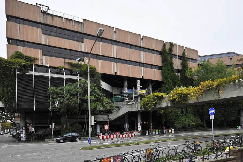Die alte Universitätsbibliothek, 1972 bis 1978 erbaut, vor dem Abriss (Foto: Ingo Schneider)
