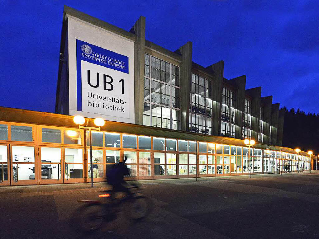 Whrend der Sanierung wurde die UB an zwei Standorte ausquartiert, einer davon, die UB 1, war die ehemalige Stadthalle.