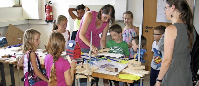 Schulfest in Riegel: Kreatives Arbeite... boten Tatjana Buhl und Tonia Eitner.   | Foto: Helmut Hassler