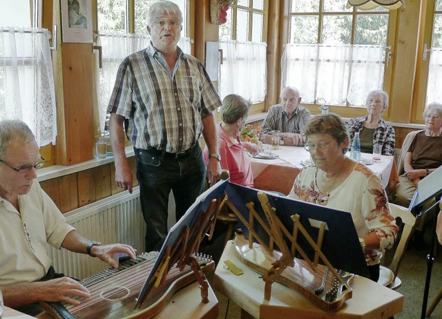 Der Schwarzwaldverein Neustadt feierte...r, Alfred Bucherer und Brigitte Simon.  | Foto: akh