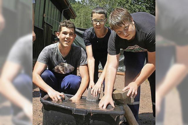 Frhliche Wasserspiele mit ernstem Hintergrund