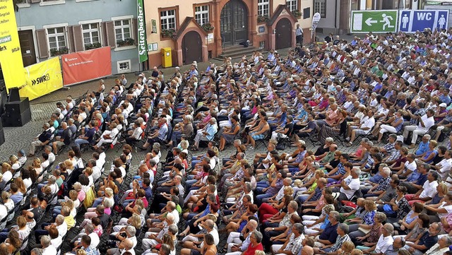 2100 Sitzpltze auf dem Gengenbacher Marktplatz waren besetzt.   | Foto: Heidi Ast