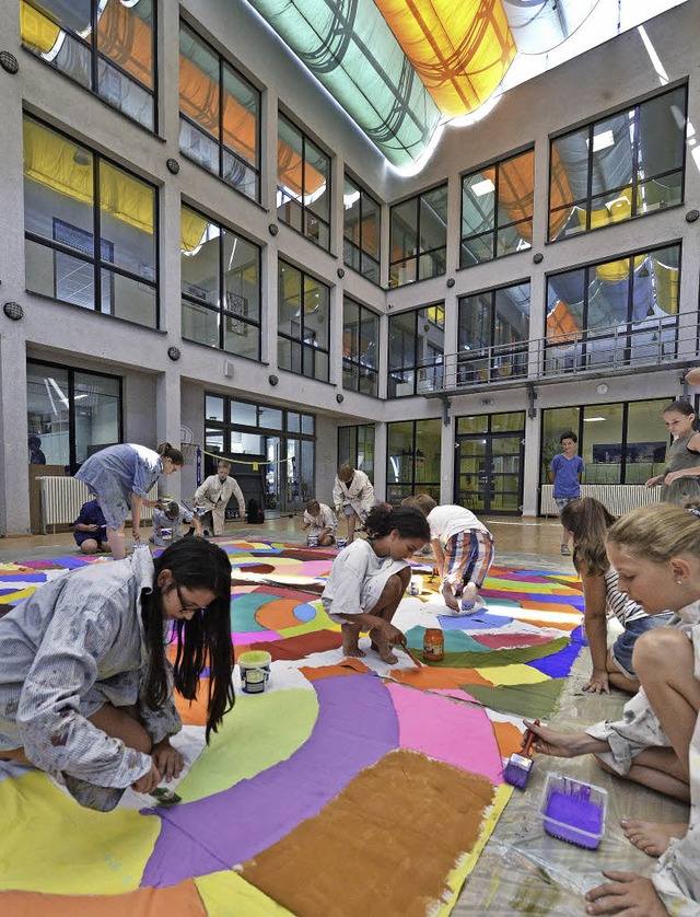 Die Pausenhalle des Angell-Gymnasiums dient als Atelier.  | Foto: Bamberger