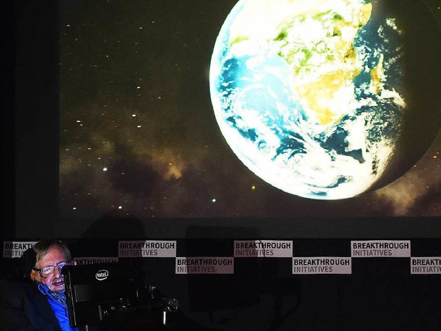Hawking: &#8222;Wir sind lebendig, wir...elligent, wir mssen es wissen.&#8220;  | Foto: dpa