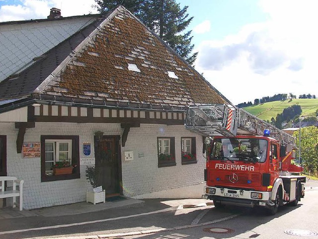 Die Feuerwehr auf dem Weg zum Brand.  | Foto: Ulrike Jger