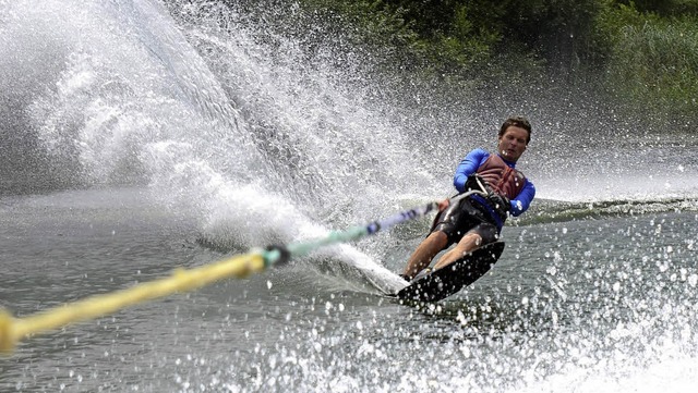 Sasbach. Wasserskifahrer Nick Bttcher auf dem Rhein.  | Foto: Roland Vitt