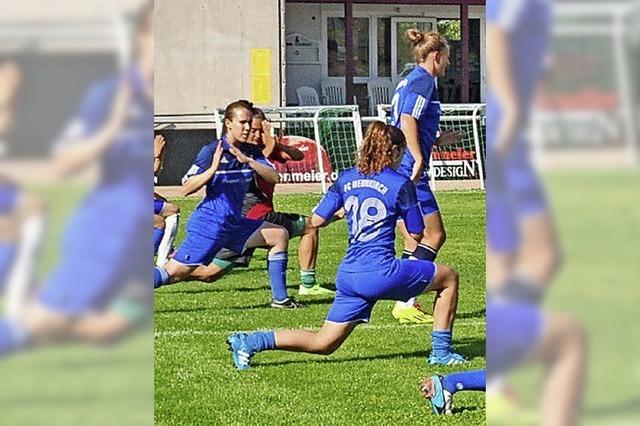 Schweizer Erstliga-Fuballerinnen trainieren in Hchenschwand