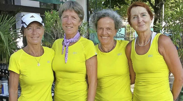 Nehmen den DM-Titel auf heimischer Anl... Tennis-Seniorinnen des Freiburger TC   | Foto: privat