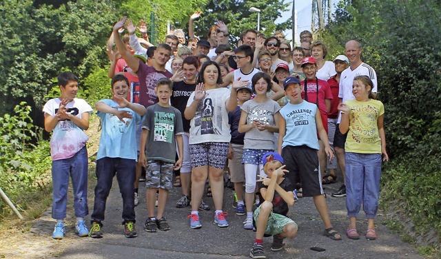 Jugendlichen, Lehrkrfte  und Eltern d...rg zu Besuch beim Ruderclub Grenzach.   | Foto: Albert Greiner