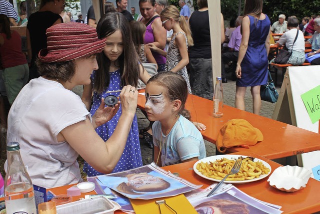 Auch Kinderschminken gehrte zum Pfarrfest.  | Foto: Cremer
