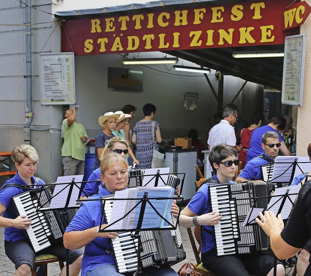 Fr den guten Ton sorgten beim Rettich...der Auftritt des Harmonikaorchesters.   | Foto: Hans-Jrgen Hege