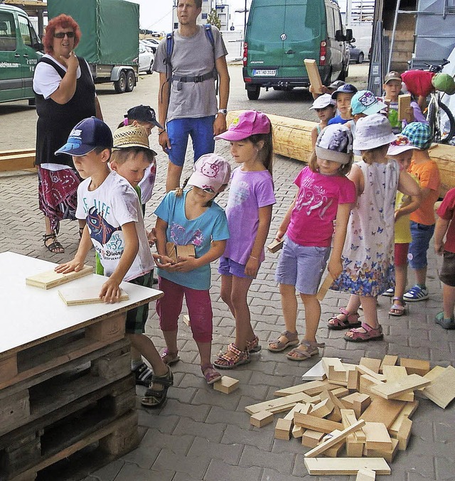 26 Kinder des Kindergartens Bettmaring...Unternehmen einen Besuch abgestattet.   | Foto: Schorsch-Poznanski