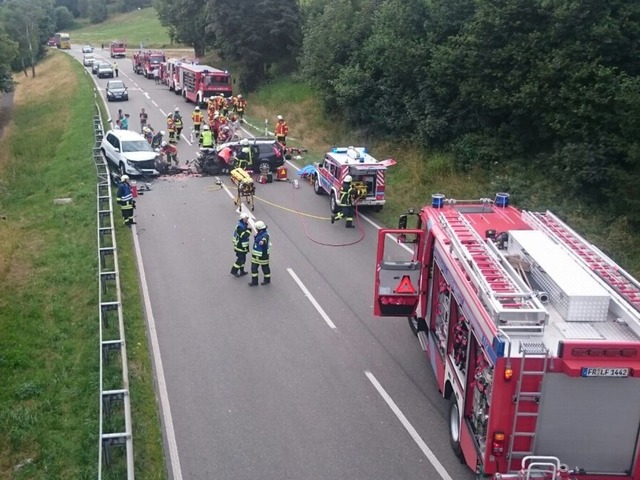 Auf der B31 bei Hinterzarten hat sich ein schwerer Unfall ereignet.  | Foto: Kamera24.tv