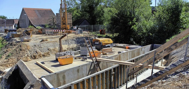 Die Brcken in der Welmlinger Ortsdurchfahrt erhalten neue Fundamente.   | Foto: Reinhard Cremer